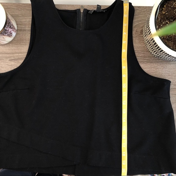 Banana Republic Black Tank with Zipper back - Picture 4 of 5